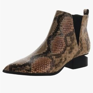 STEVEN NEW YORK Radical Ankle Boot Animal print, leather, unique heel Size 8.5